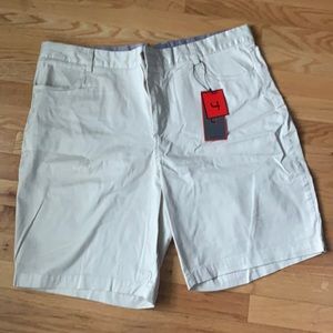 Men’s golf shorts